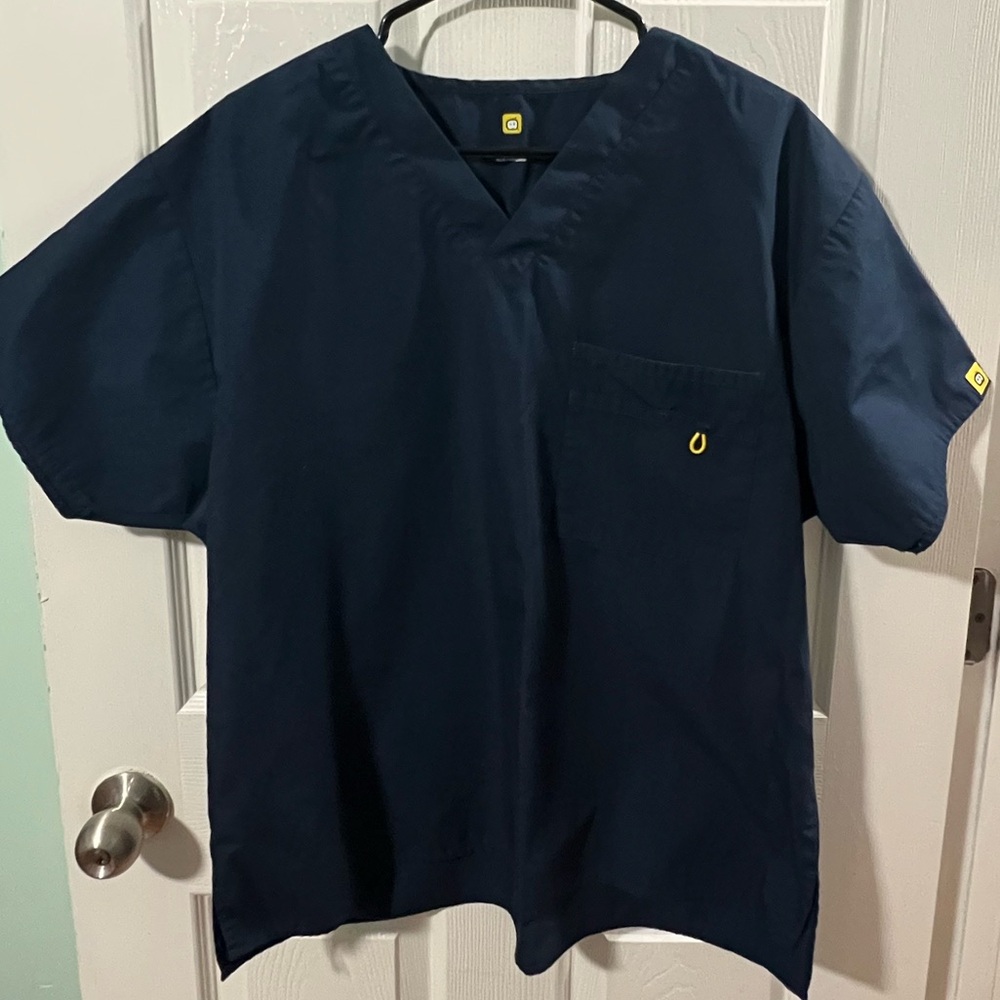 WonderWink Origins Alpha-Unisex V-Neck scrub top in navy blue